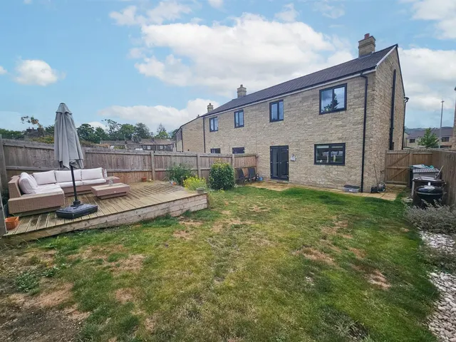 Photo 2 — Mill Gardens, Silsden, Keighley, BD20 0GB