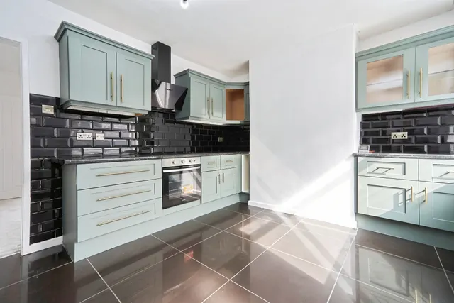 Photo 2 — Washington Terrace, Leeds