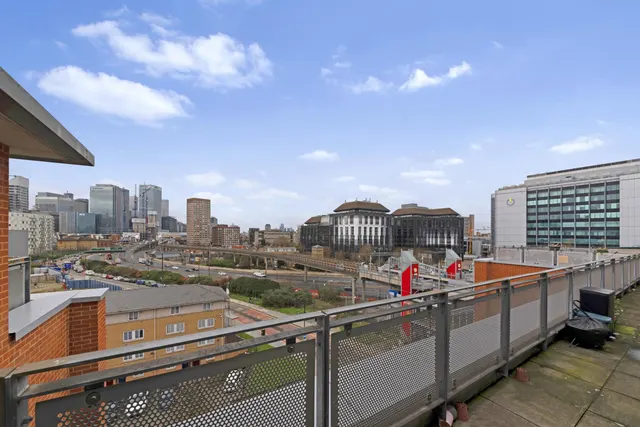 Newport Avenue, E14, photo 2