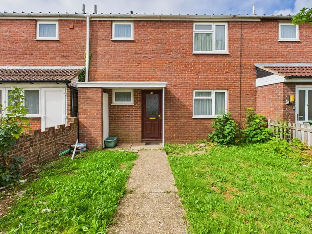 Schubert Road, Brighton Hill, Basingstoke, RG22, photo 1