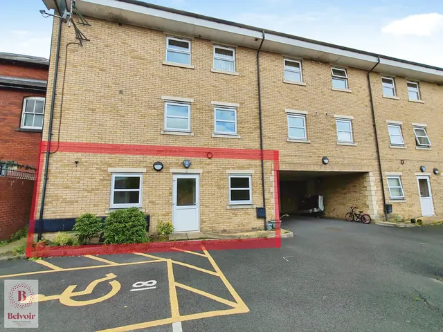 Lincoln Court, Padiham, BB12, photo 1