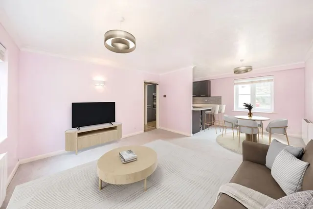 Queens Road, Weybridge, KT13, photo 2