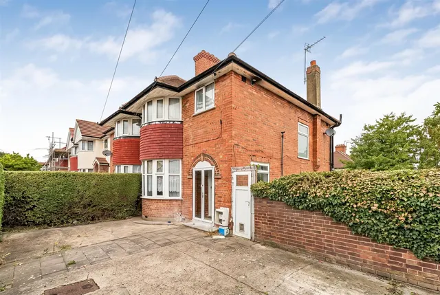 Medway Gardens, Wembley, HA0, photo 1