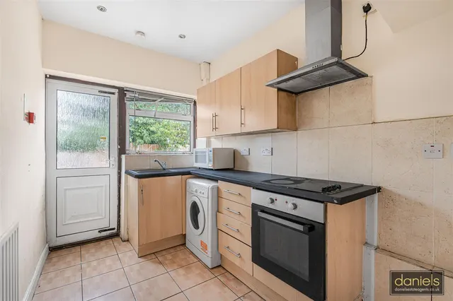 Medway Gardens, Wembley, HA0, photo 3