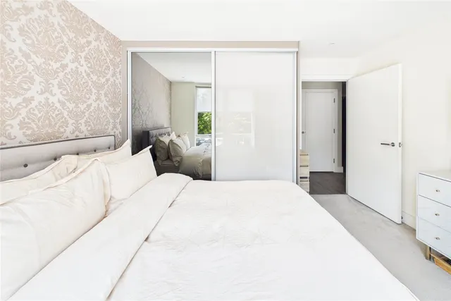 Gaumont Place, London, SW2, photo 1