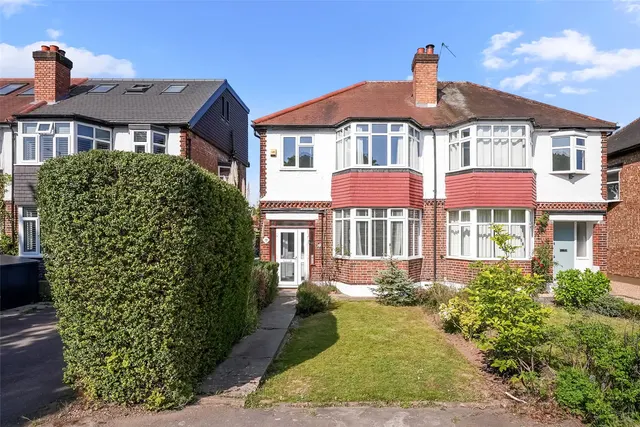 Sixth Cross Road, Twickenham, TW2 5PD, photo 1