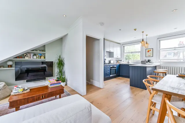 86C Drayton Park, London, photo 1