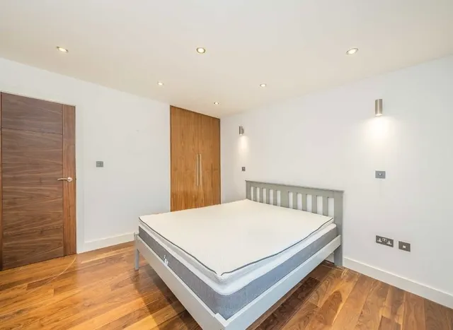 Byrne Road, Clapham South, SW12, photo 3
