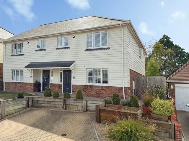 High Halden, TN26, photo 1