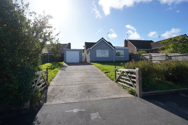Bretton Road, Ravenshead, NG15, photo 1