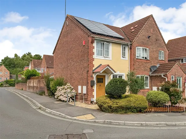 St. Christophers Close, Aldershot, Hampshire, GU12 4XF, photo 1