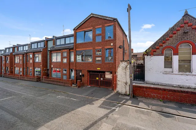 Heald Street, Liverpool, L19 2LY, photo 1