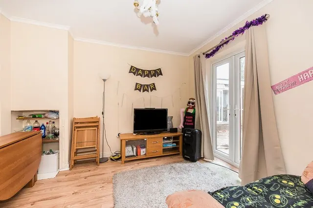 Ripley Avenue, Egham, TW20, photo 3