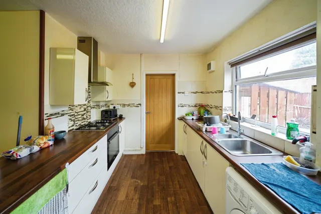 Pooltown Road, Whitby, CH65, photo 3