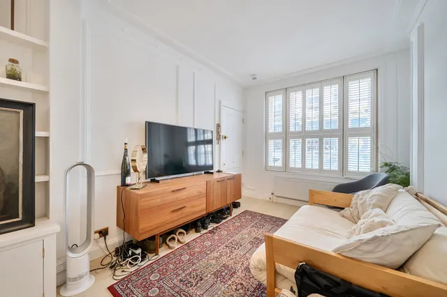 Photo 2 — Flat 1, 10 Wilfred Street, London