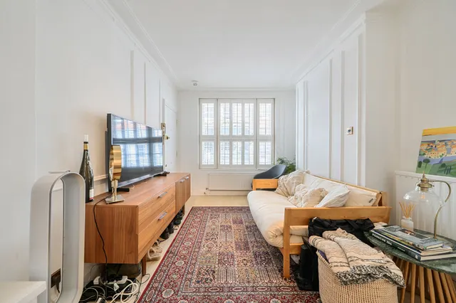 Photo 3 — Flat 1, 10 Wilfred Street, London