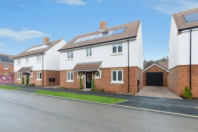 Daggons Road, Alderholt, Fordingbridge, photo 1