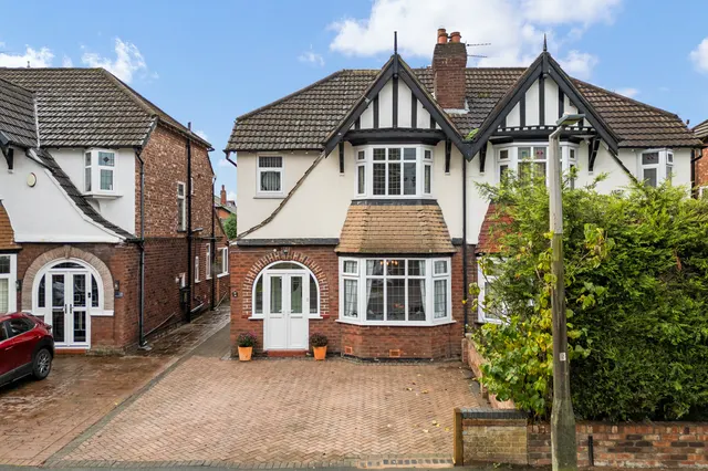 4 bedroom house, Lymefield Grove, Mile End, SK2