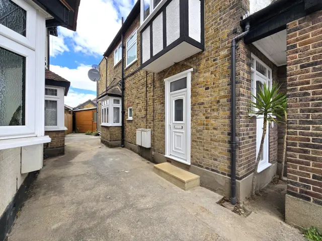 Chase Way, LONDON, photo 1