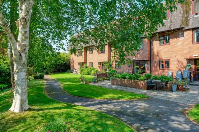 The Strand, St. James Court, B61, photo 1