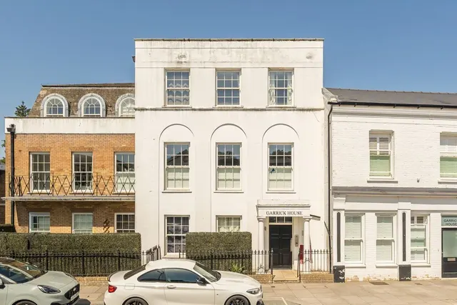 High Street, TW12, photo 1