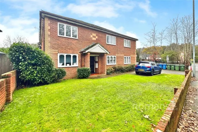 High Street, Sandhurst, GU47, photo 1