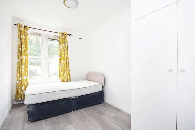 Photo 3 — 39 Glendown House, Amhurst Road, London
