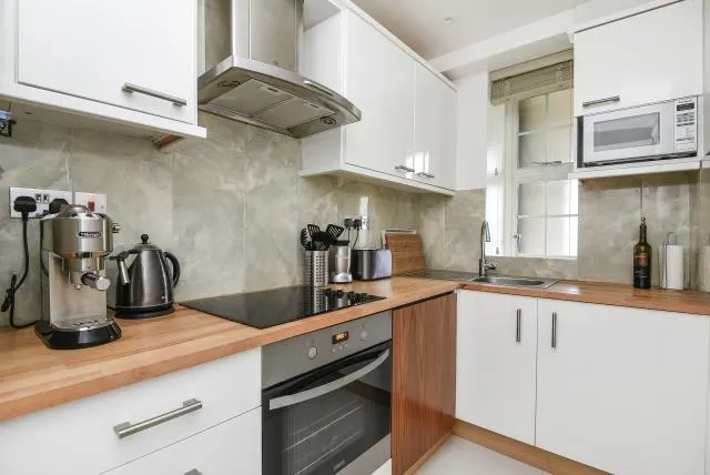 North End Road, London, NW11, photo 2