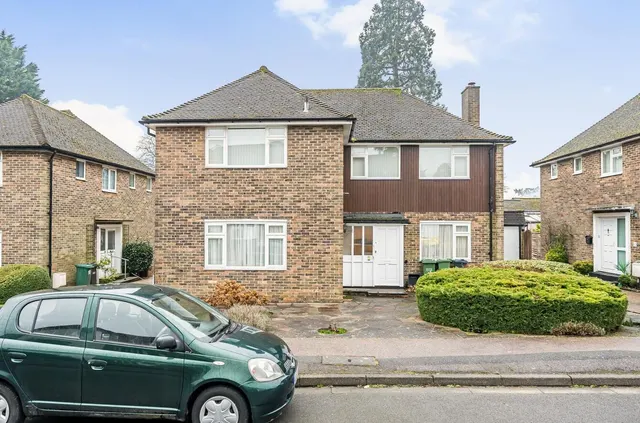Courtlands Crescent, Banstead, SM7 2PJ, photo 1