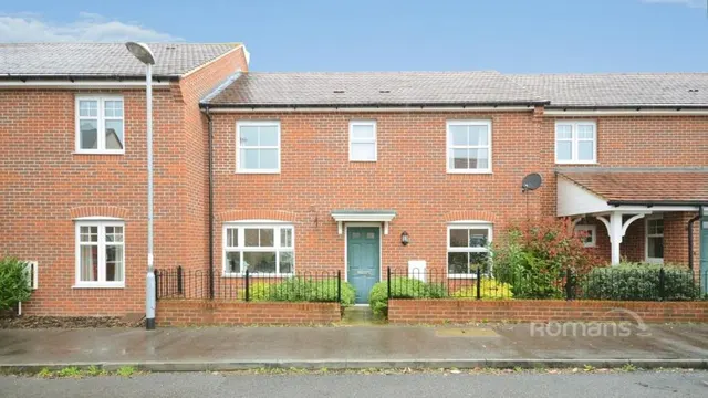 3 bedroom house, Pheasant View, Bracknell, RG12