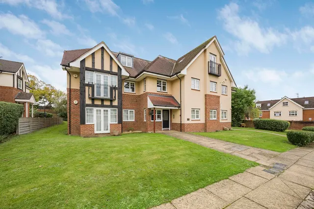 Photo 2 — Fairfield Road, Uxbridge, UB8