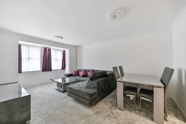 3 Jubilee Court, 39 Bristow Road, Hounslow, photo 1