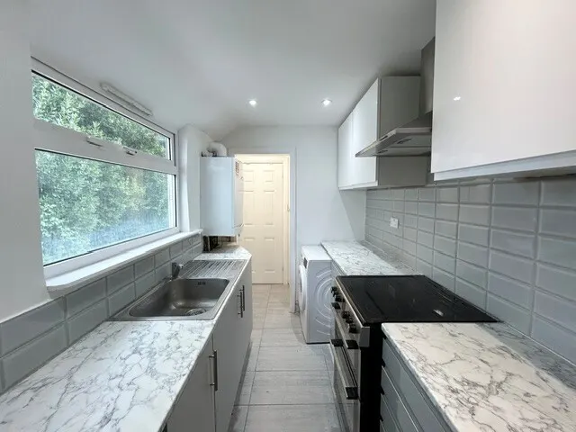 Manor Road, Chigwell, IG7, photo 1