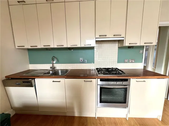 Farnham Road, Guildford, GU2, photo 3