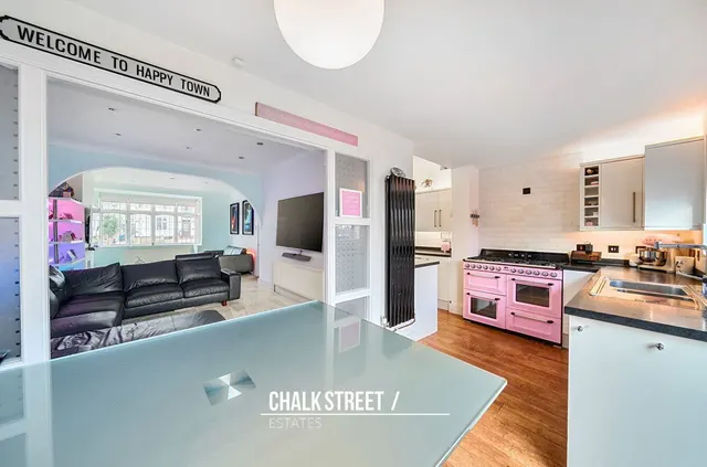 Suttons Lane, Hornchurch, Greater London, RM12 6RL, photo 1