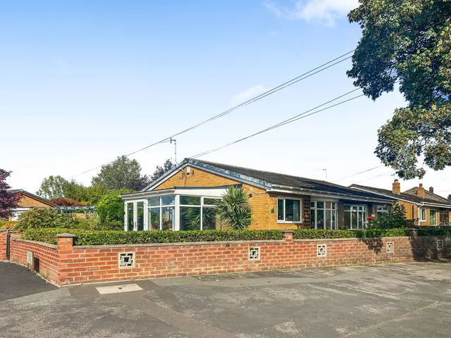 Weston Coyney Road, Weston Coyney, photo 1