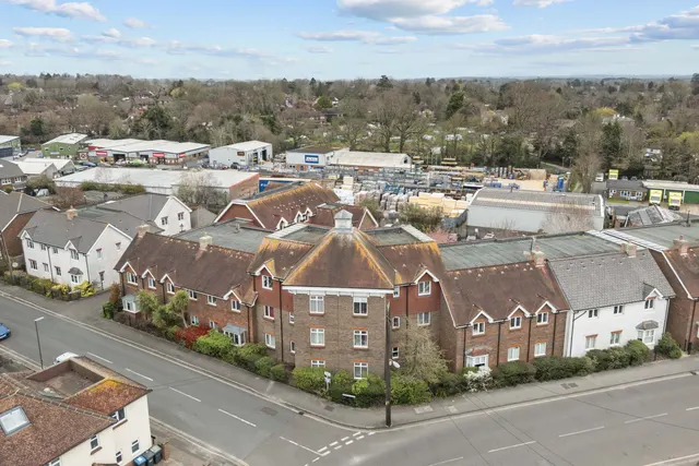 Gordon Road, Haywards Heath, RH16, photo 1