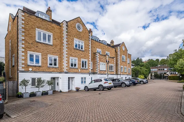 Royal Close, London, SW19, photo 1