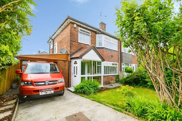 Tong Road, Little Lever, BL3, photo 1