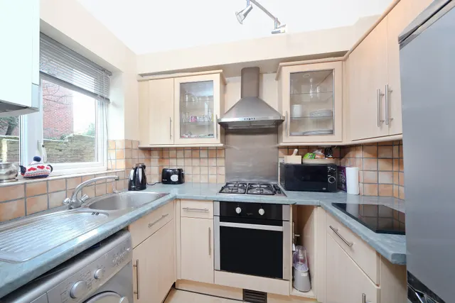 Augustus Road, London, SW19, photo 3