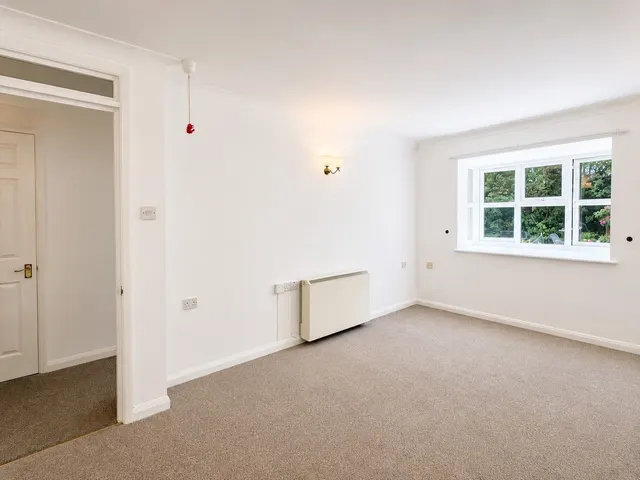 Moorside Road, West Moors, BH22, photo 3