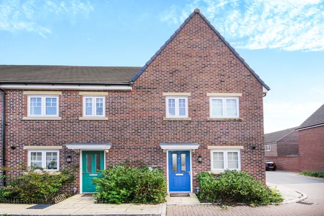 Canal Court, Hempsted, photo 1