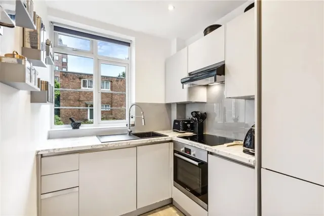 Photo 2 — Pembroke Road Kensington W8