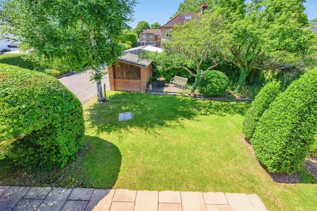 Photo 3 — Foxlands Close, Leavesden, WATFORD