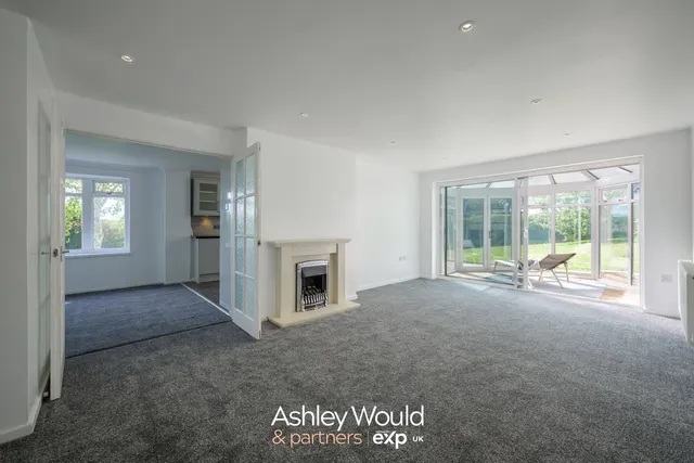 Photo 3 — Cricklewood Drive, Halesowen, B62 8SN