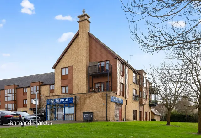 Pelman Way, Epsom, photo 1