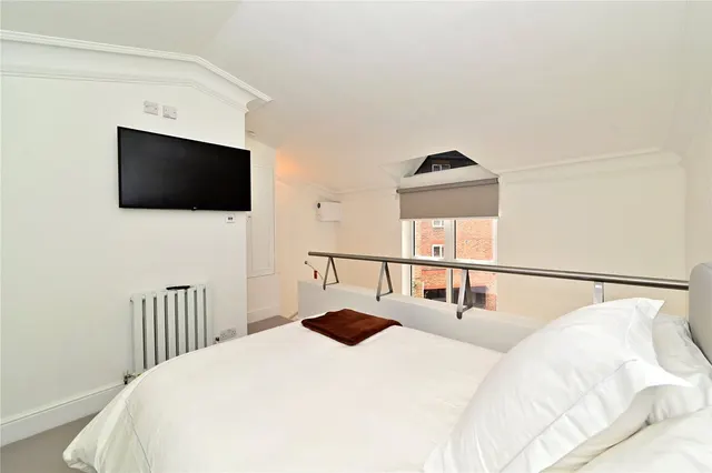 Photo 3 — Whittaker Street, Chelsea, SW1W