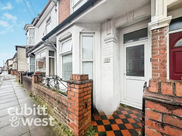 Talbot Road, Southsea, PO4, photo 1