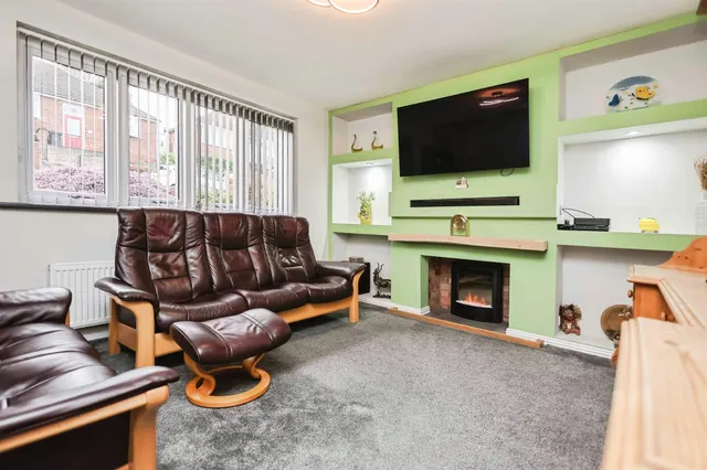 Photo 2 — Holcroft Road, Halesowen