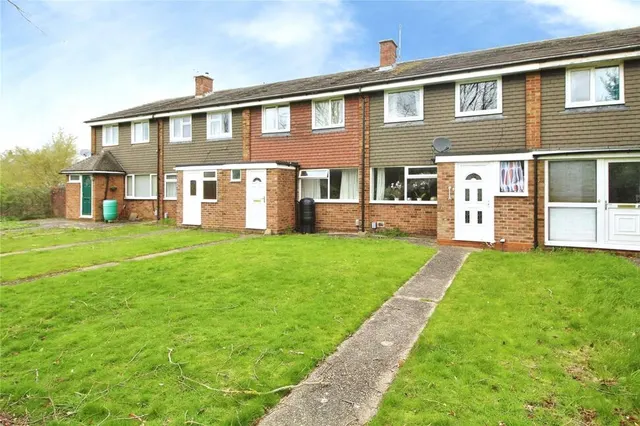 Photo 2 — Ranworth Walk, Bedford, Bedfordshire, MK40